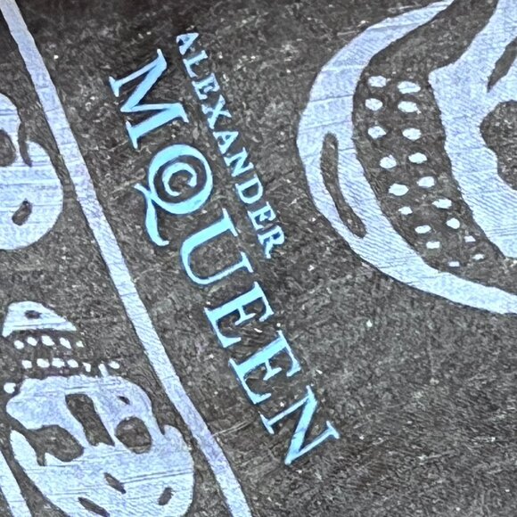 Alexander McQueen Silk Large Iconic Skull Scarf Shawl Black White - Picture 7 of 8